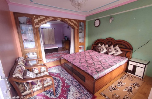 Sanjauli Bed & Breakfast | Cozy Tilla Homestay Shimla with Kitchen and Breakfast Included