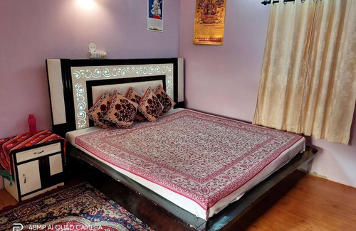 Sanjauli Bed & Breakfast | Cozy Tilla Homestay Shimla with Kitchen and Breakfast Included