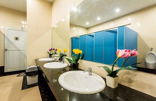 Lam Thap Hotel | Discover Tillthong Garden: Family-Friendly with Dining Options