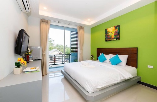 Lam Thap Hotel | Discover Tillthong Garden: Family-Friendly with Dining Options