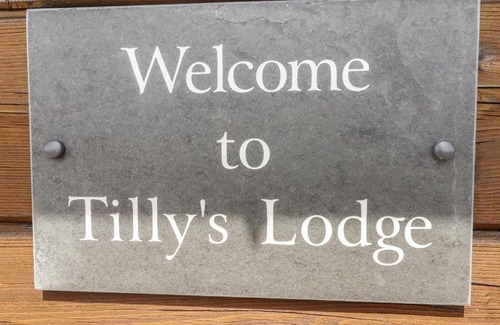 Bircotes House | Experience Tilly's Lodge: Family-Friendly 4-Star Getaway