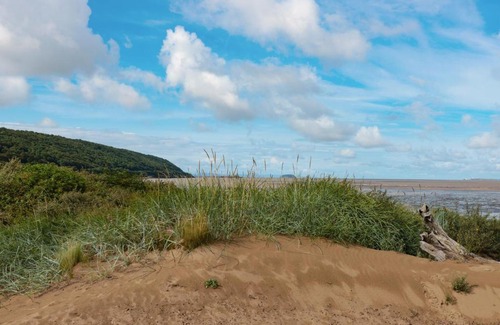 Weston-super-Mare House | Experience Tillys Cottage: Pet-Friendly & Family Approved