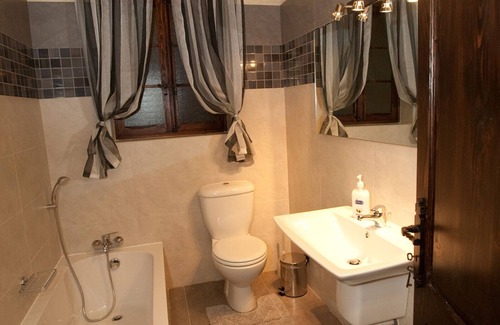 Gharb Other | Relax at Tilmun: Family-Friendly Farmhouse with Pool