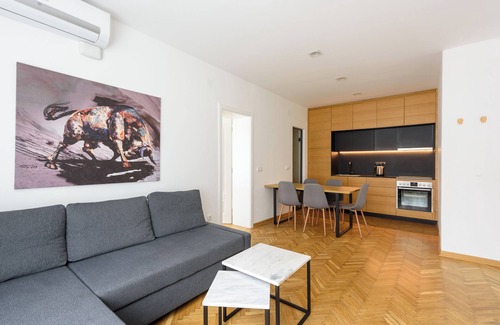 Vracar Apartment | Tim 3