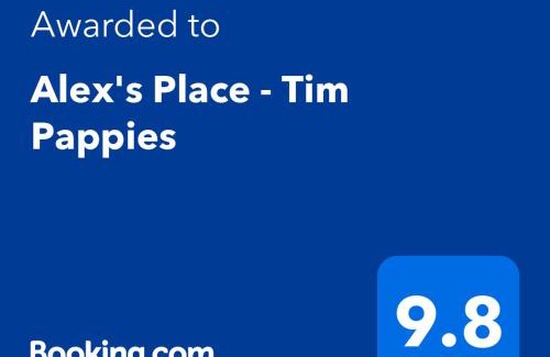 Snow Hill Apartment | Experience Tim Pappies at Alex's Place - Rated 9.6/10