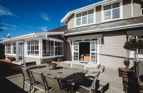 New Plymouth Villa | Timata Ora: Oceanfront Retreat for 14 with Breakfast