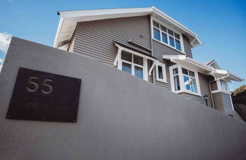 New Plymouth Villa | Timata Ora: Oceanfront Retreat for 14 with Breakfast