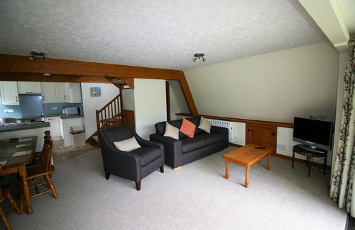 St Wenn Cabin | Relax in a Timber A-Frame Lodge: Family-Friendly Retreat
