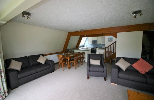 St Wenn Cabin | Relax in a Timber A-Frame Lodge: Family-Friendly Retreat