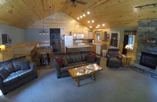 Lac du Flambeau Cabin | Timber Bay Resort: Pet-Friendly Retreat with Ocean Views
