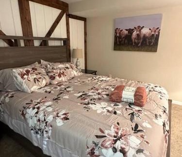 Union Ski Chalet | Timber Frame Country Retreat: Pet-Friendly Getaway, 4-Star Stay