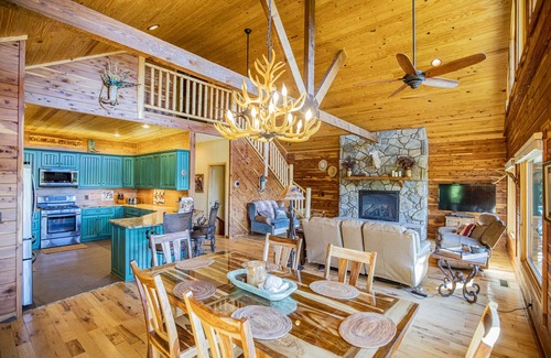 Compton Cabin | Cozy Timber Lodge - 4 Bedroom Cabin by the Buffalo River