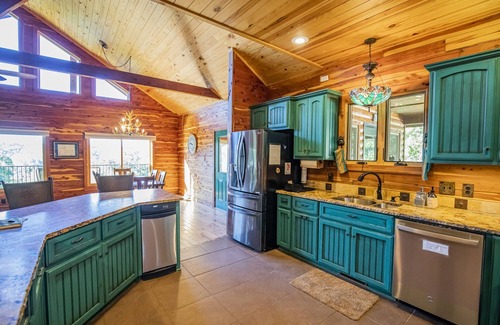 Compton Cabin | Cozy Timber Lodge - 4 Bedroom Cabin by the Buffalo River