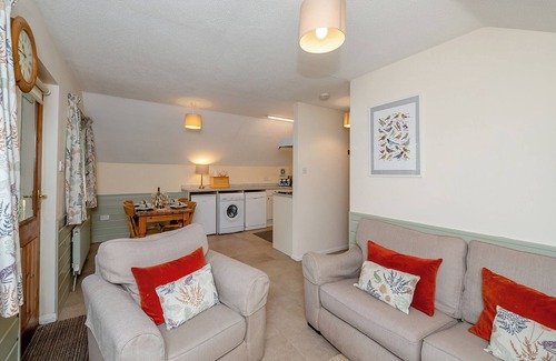 Westleigh Ski Chalet | Lakeview Timber Lodge: Secluded Retreat with Spa & Hot Tub