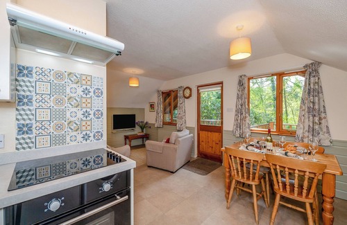 Westleigh Ski Chalet | Lakeview Timber Lodge: Secluded Retreat with Spa & Hot Tub