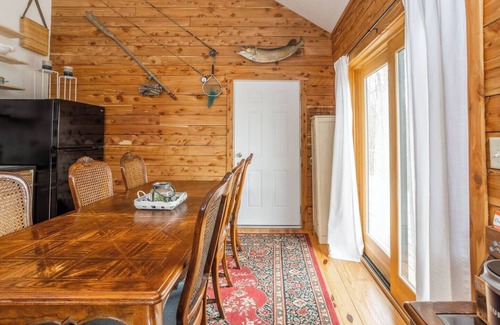 Gnaw Bone Cabin | Top-Rated Timber Nook Suite at The Rustic Retreat