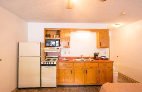 Jamestown Cabin | Explore Timber Pointe Resort: Family-Friendly Retreat