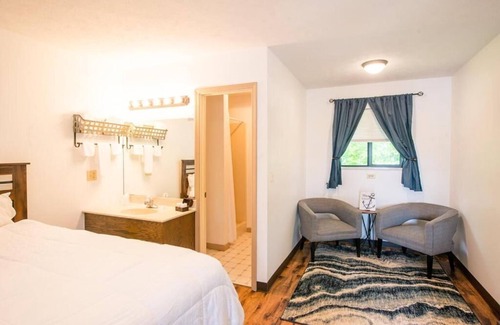 Jamestown Cabin | Explore Timber Pointe Resort: Family-Friendly Retreat