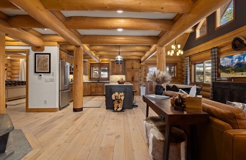 Estes Park Cabin | Timber Rest Lodge: Premier 5-Bedroom Cabin with Hot Tub