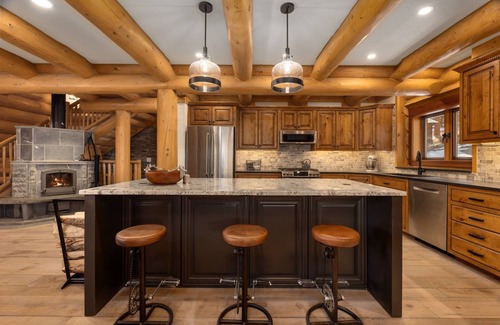 Estes Park Cabin | Timber Rest Lodge: Premier 5-Bedroom Cabin with Hot Tub