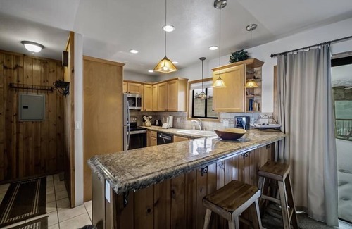Mammoth Lakes Condo | Timber Ridge #29: Ski-In/Ski-Out with Family-Friendly Amenities