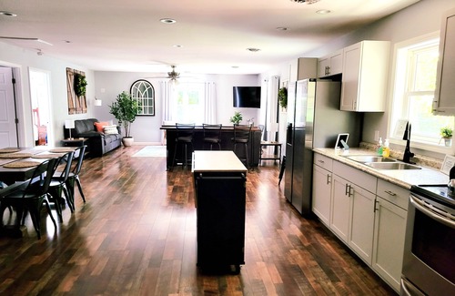Forest House | Family-Friendly Retreat with Pool, Playset & Firepit
