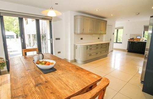 Brimfield Cottage | TIMBERDYNE, pet friendly, character holiday cottage in Woofferton