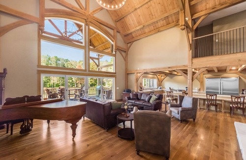 Rockbridge Cabin | Explore Timberframe Lodge with Pool & Hot Tub in Hocking Hills