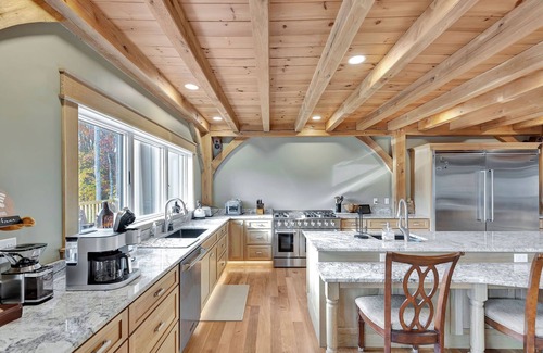 Rockbridge Cabin | Explore Timberframe Lodge with Pool & Hot Tub in Hocking Hills