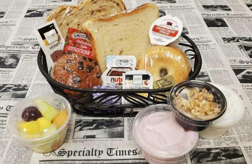 Grand Rapids Hotel | Timberlake Lodge: Guest Rated 9/10 with Pet-Friendly Comfort