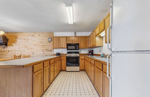 Park Rapids Condo | Experience Pinestone Villa #20: 4BR Retreat with Pool