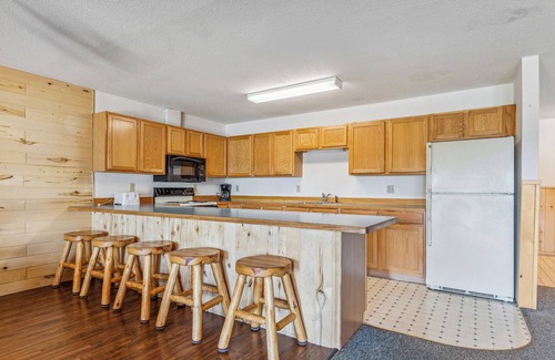 Park Rapids Condo | Pinestone Villa #19: Family-Friendly Retreat with Pool