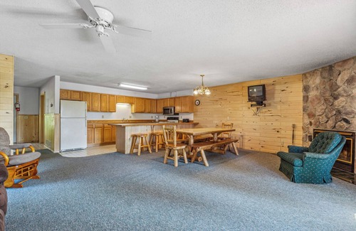 Park Rapids Condo | Pinestone Villa #18: Family-Friendly Retreat with Pool & Spa