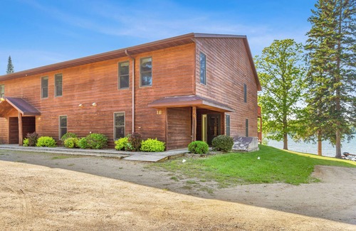 Park Rapids Condo | Pinestone Villa #18: Family-Friendly Retreat with Pool & Spa