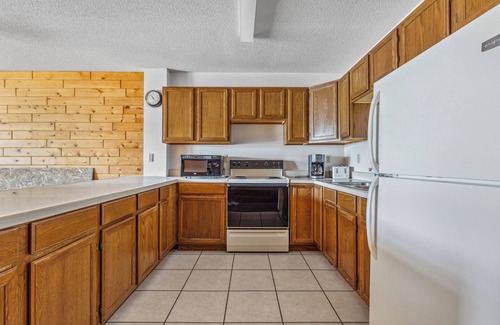 Park Rapids Condo | Elegant Lakeside Villa #15: 4BR Retreat with Pool & Spa