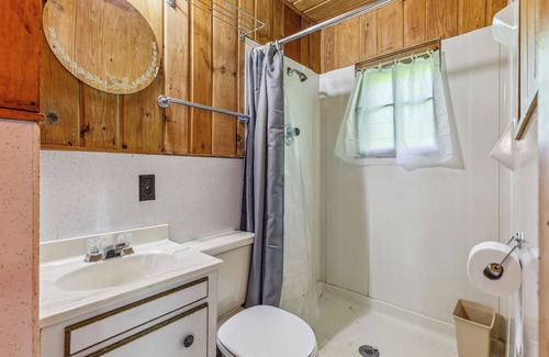 Park Rapids House | Cozy Cabin #10 with Pool and Spa near Bear's Den Golf