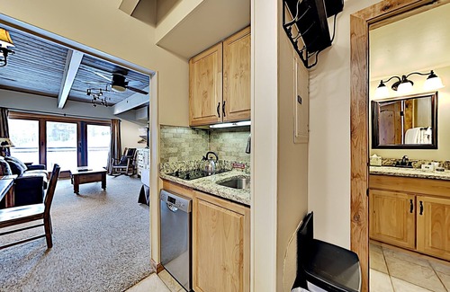 Snowmass Village Condo | Experience Timberline 218: Ski-In/Out with Hot Tub & Pool