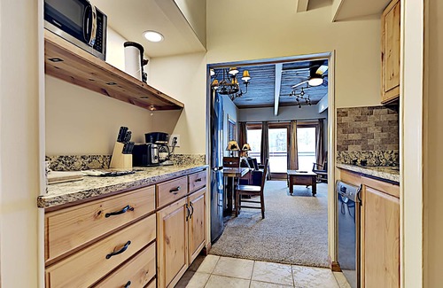 Snowmass Village Condo | Experience Timberline 218: Ski-In/Out with Hot Tub & Pool