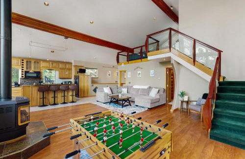 Alyeska House | Relax at Timberline Tranquility with Family-Friendly Amenities