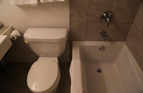 Port Alberni Hotel | Scenic Timberlodge RV & Campground with Family-Friendly Perks