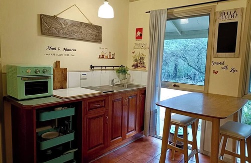 Kalimna Ski Chalet | TimberLoo Cottage (1 Queen Bed) SPA & Wood Stove