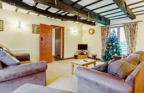 Runcton Holme House | Experience Timbers Barn: Child-Friendly Retreat with Pool