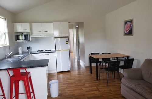 Wauchope Hotel | Family-Friendly Timbertown Motel with Pool & Breakfast
