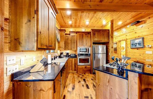 Tuckasegee House | Family-Friendly Timberwolf Hotel for Memorable Getaways