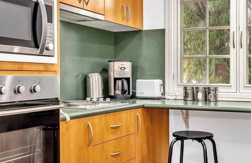 Semaphore Cottage | Oceanfront Time and Tide Beach Cottage on the Esplanade