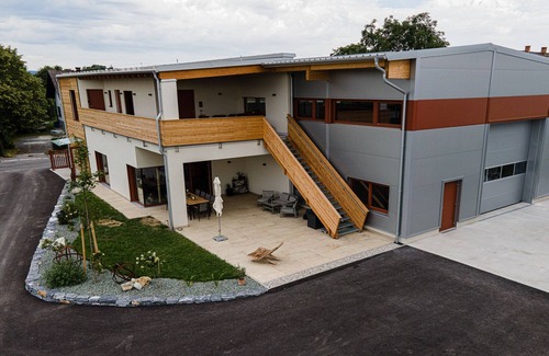 Horitschon Apartment | Relax at the Winery: Family-Friendly Retreat Awaits