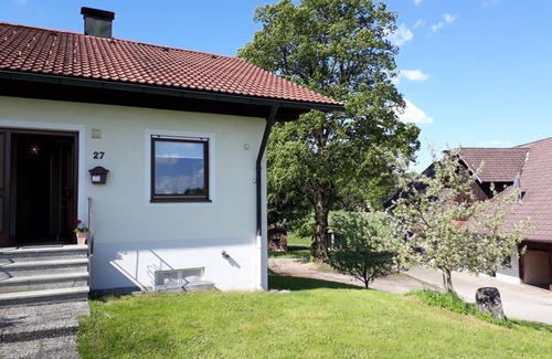 Neuravensburg Apartment | Relax at the Lindenhof: Top-Rated Family-Friendly Retreat