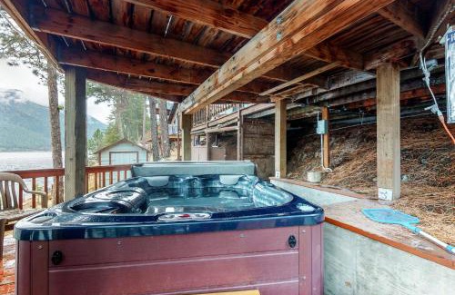 Joseph House | Relaxing Getaway at Time Out with Hot Tub & Family Amenities