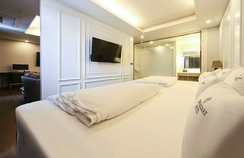 Yangsan Hotel | Budget-Friendly Time Square Hotel with Breakfast & Kitchen