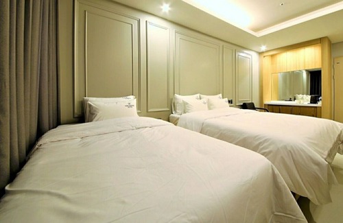 Yangsan Hotel | Budget-Friendly Time Square Hotel with Breakfast & Kitchen